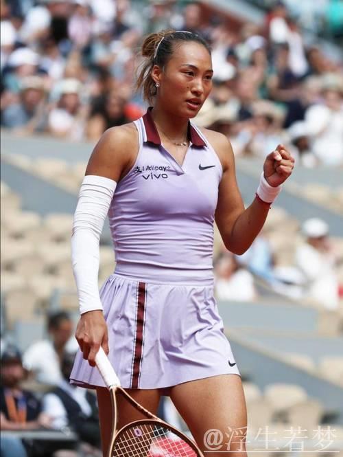 郑钦文草地赛季首秀告捷 挺进女王杯单打八强 郑钦文草地赛季首秀告捷 挺进女王杯单打八强