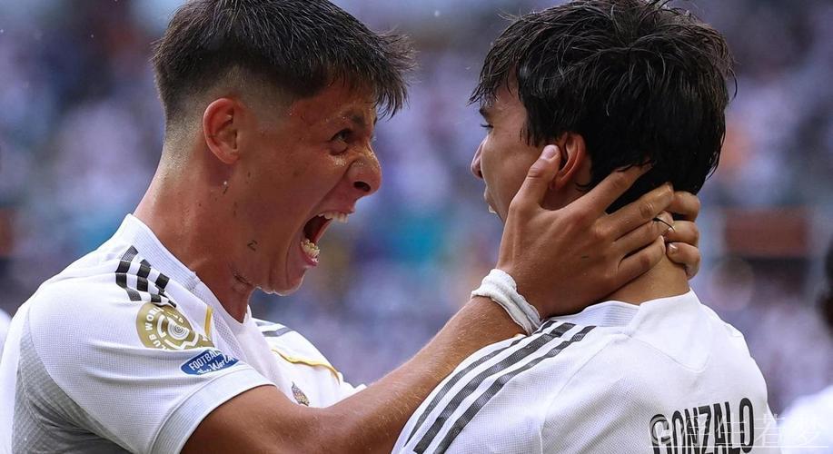 阿隆索的点石成金:居莱尔从边路魔术师蜕变为皇马中场核心 阿隆索的点石成金:居莱尔从边路魔术师蜕变为皇马中场核心